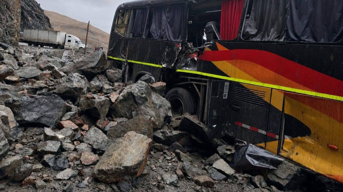 Emergencia en Arequipa: cientos de varados, una mujer dio a luz en un bus y presidenta Keiko Fujimori llegó a Ocoña en el sexto día