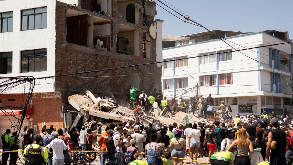 Terremoto en Colombia: imágenes de las labores de rescate para salvar a decenas de personas atrapadas bajo los escombros