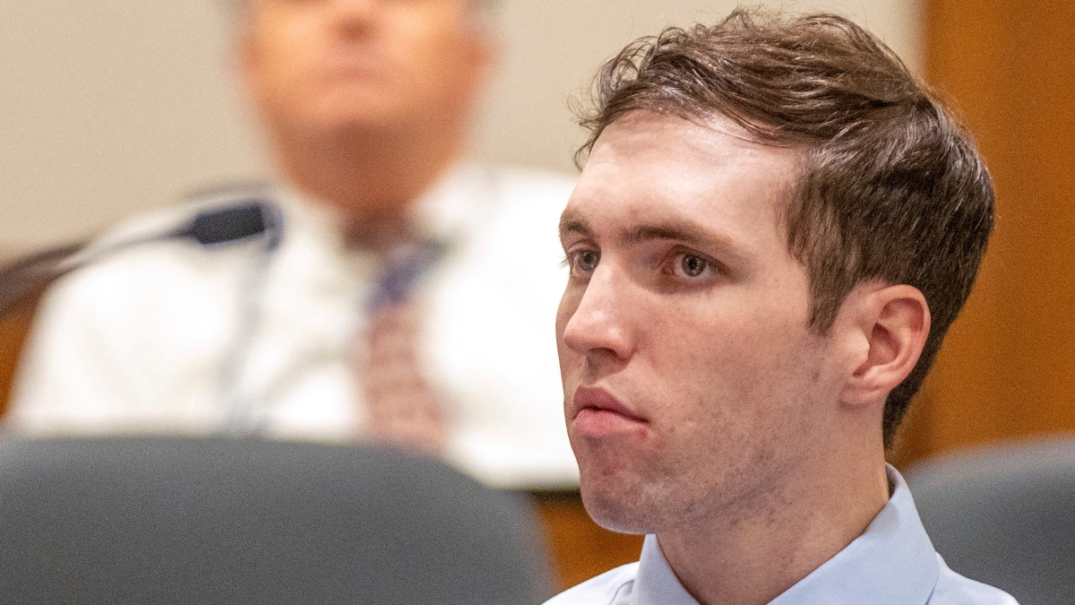 La defensa en el juicio de Charlie Kirk rechaza la pena de muerte porque el tirador “dio en el blanco” y no puso en peligro a otros