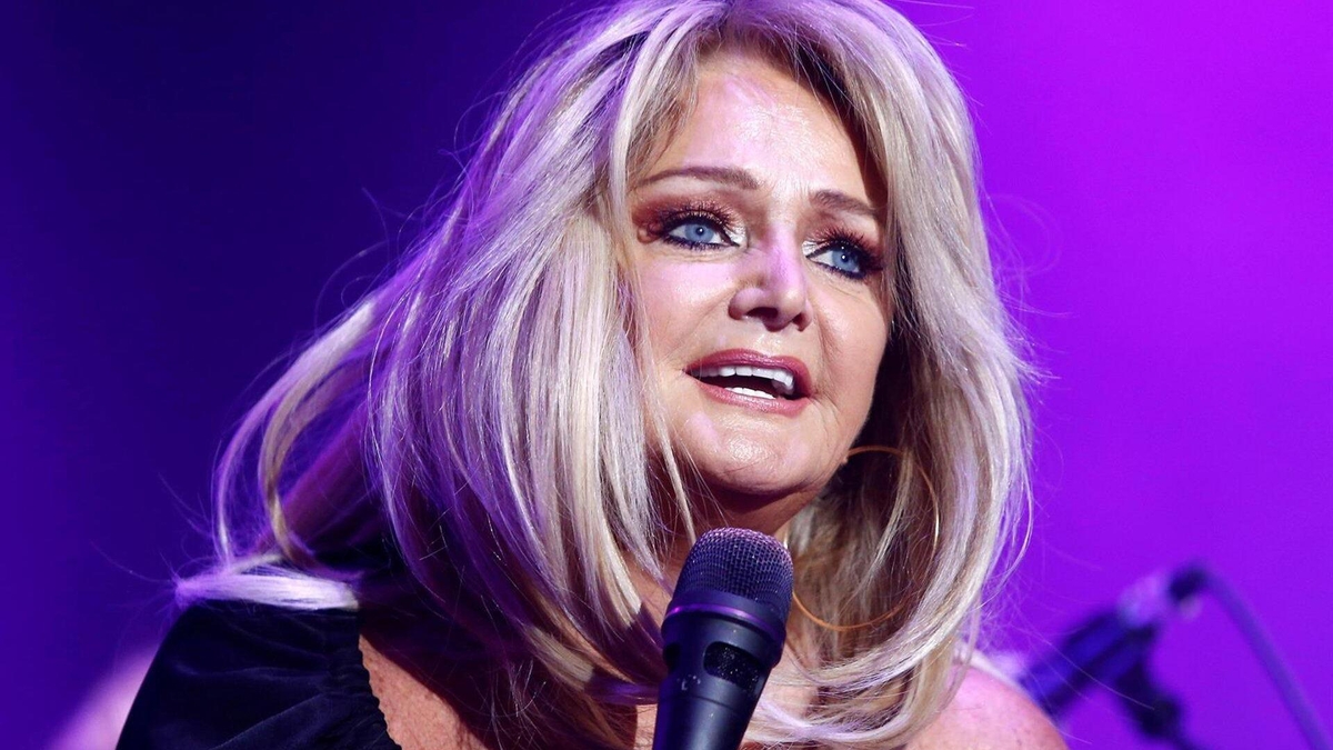 Bonnie Tyler recibió su último adiós en Gales ante miles de personas que entonaron “Total Eclipse of the Heart”