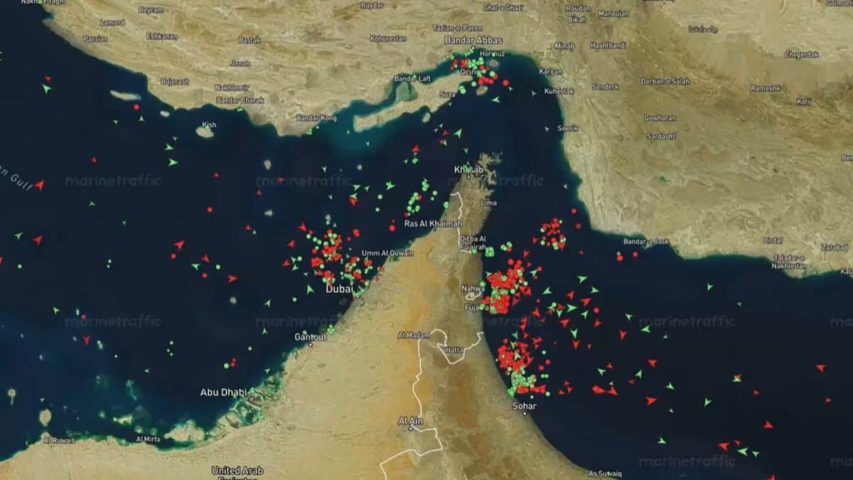 Estados Unidos e Irán dicen tener el control del estrecho de Ormuz mientras el tráfico se mantiene reducido
