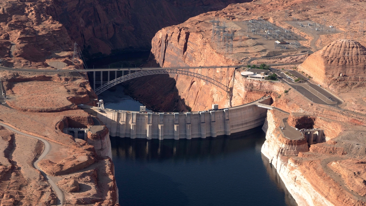 El lago Powell alcanzó un mínimo histórico: alerta en el suministro de agua y electricidad para millones que dependen del río Colorado