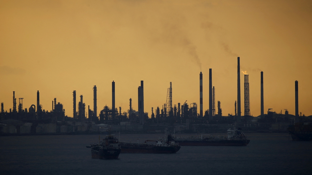 El precio del petróleo sube ante la falta de certezas sobre la reapertura del estrecho de Ormuz