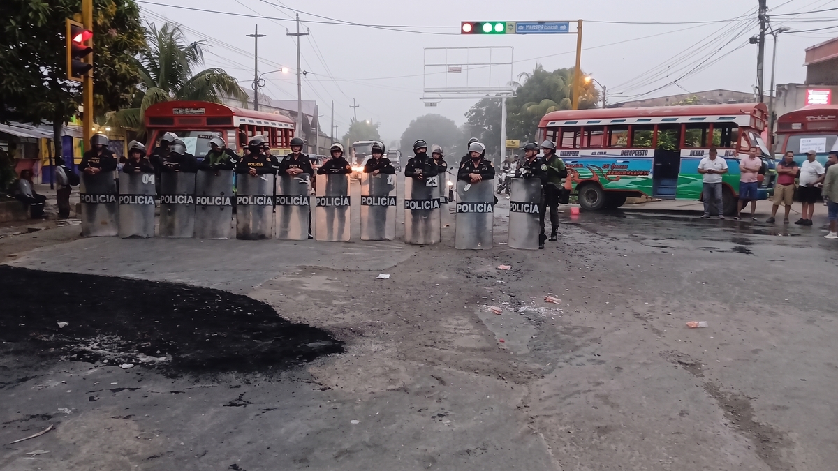 “Diesel llegó a S/24 por galón”: Continúan los bloqueos y paros de transporte en Ucayali, Arequipa y Tacna