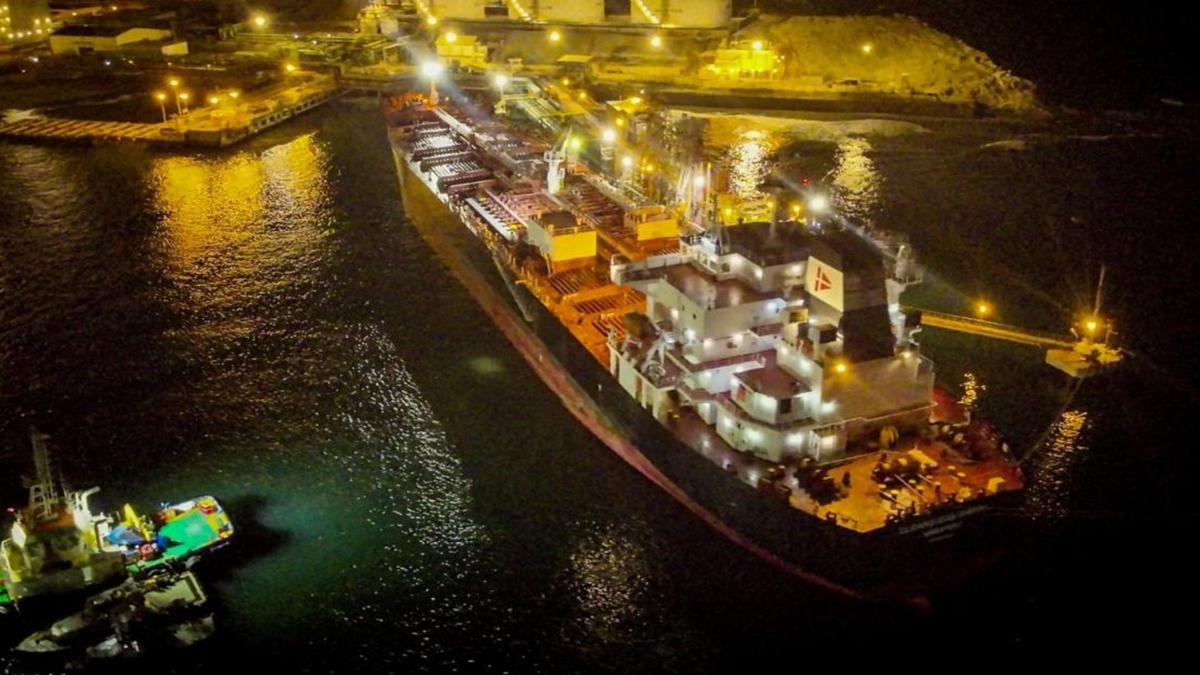 Petroperú al borde del colapso: petrolera deja dos buques varados y la refinería de Talara se ahoga por falta de fondos