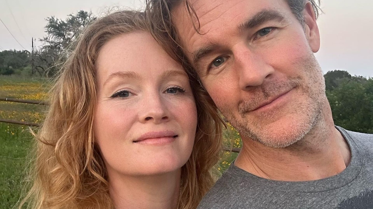 La esposa de James Van Der Beek recuerda al actor en el primer aniversario de su boda tras su muerte