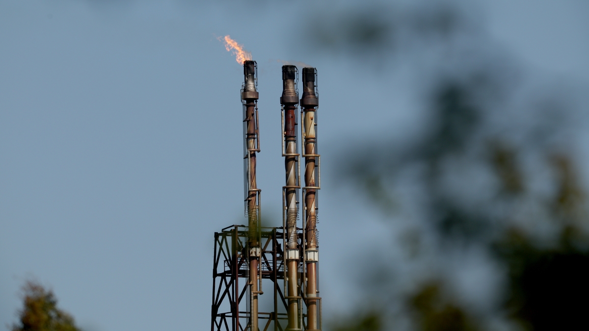 El precio del petróleo se desploma ante la expectativa de un posible acuerdo de paz entre Estados Unidos e Irán