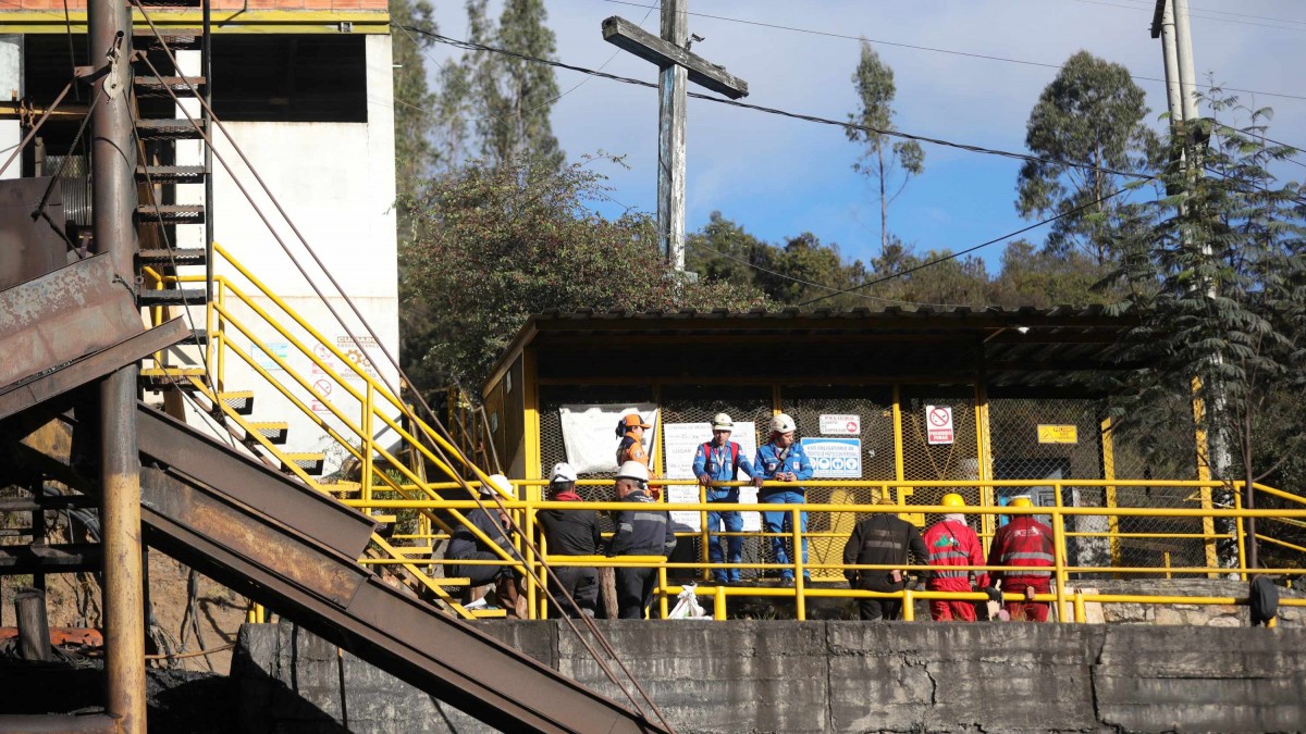 Mueren seis trabajadores tras explosión en una mina en Colombia