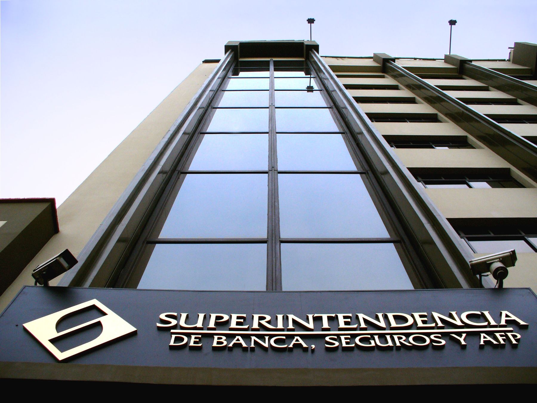 SBS aprueba reglamento para gestionar riesgo de sobreendeudamiento cooperativo