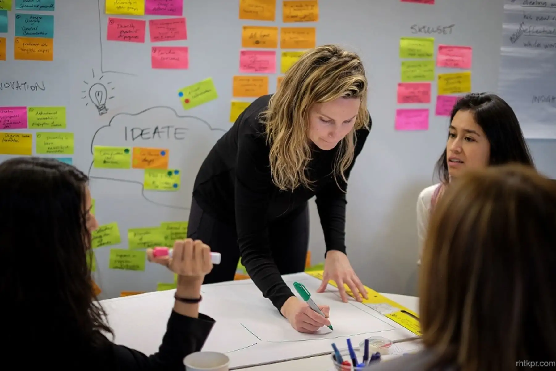 El microemprendimiento es una salida de la pobreza cuando aumenta la productividad