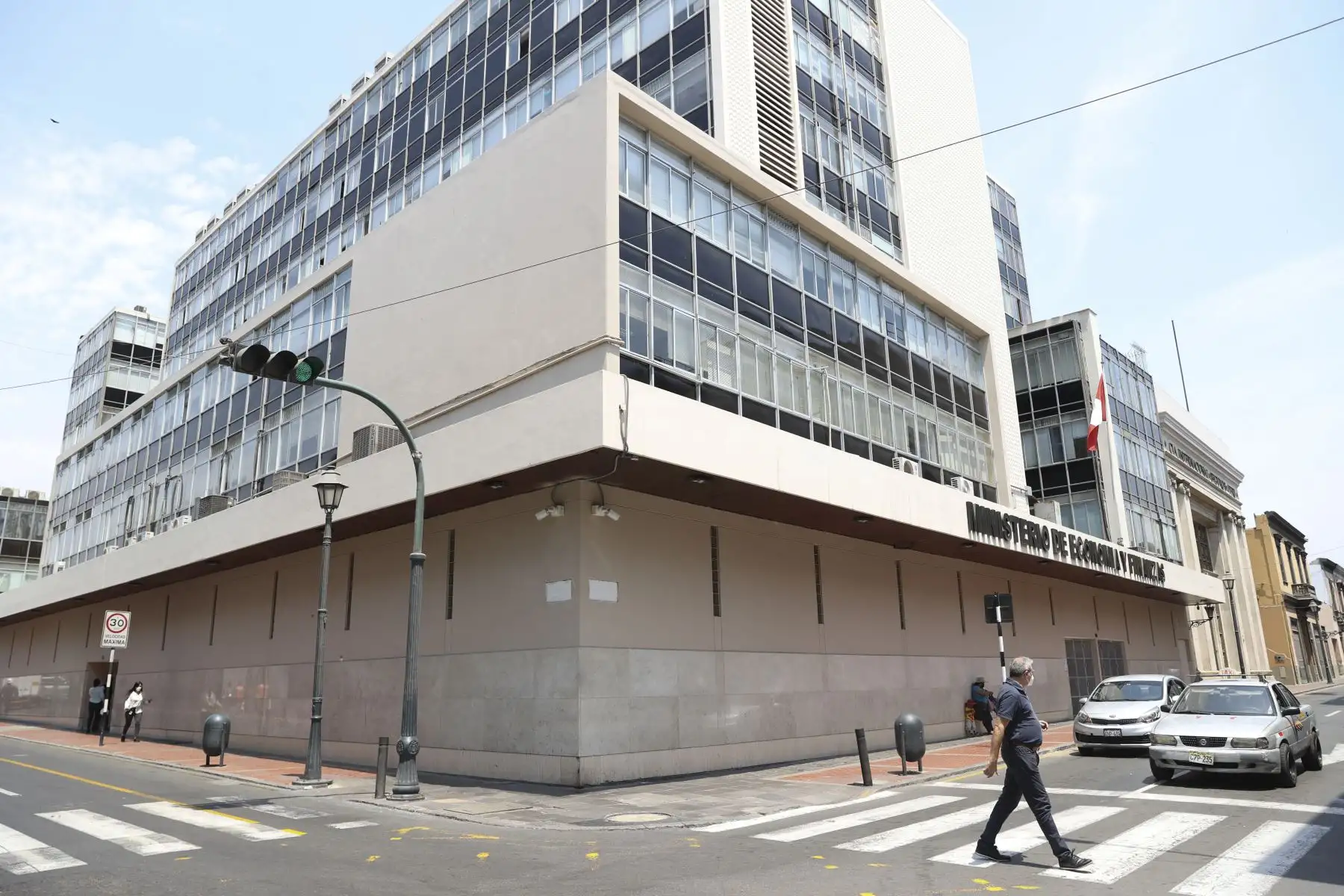 Titulares de MEF, Mincetur y MVCS viajarán al exterior a cumplir agendas a favor del país