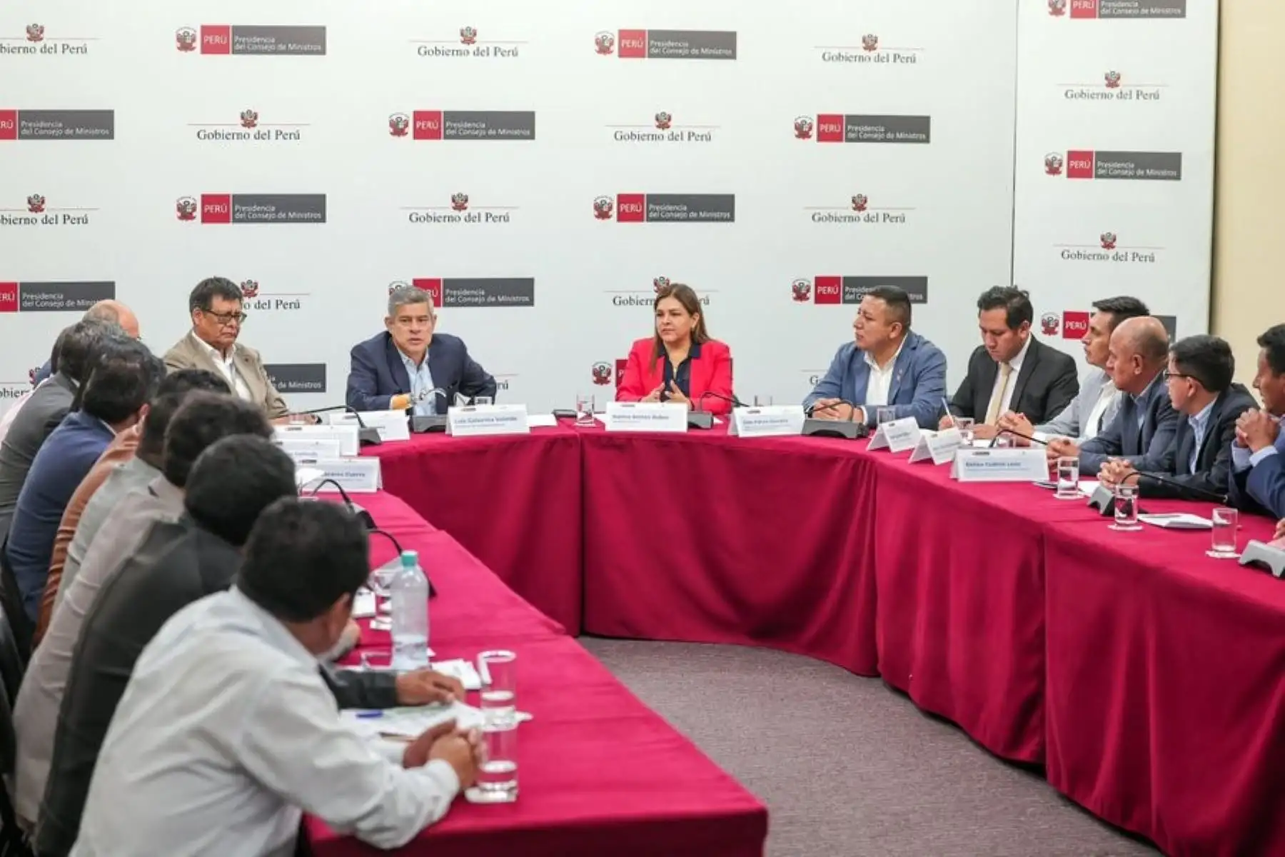 Premier Galarreta se reúne con alcaldes de la Red de Municipalidades Urbanas y Rurales