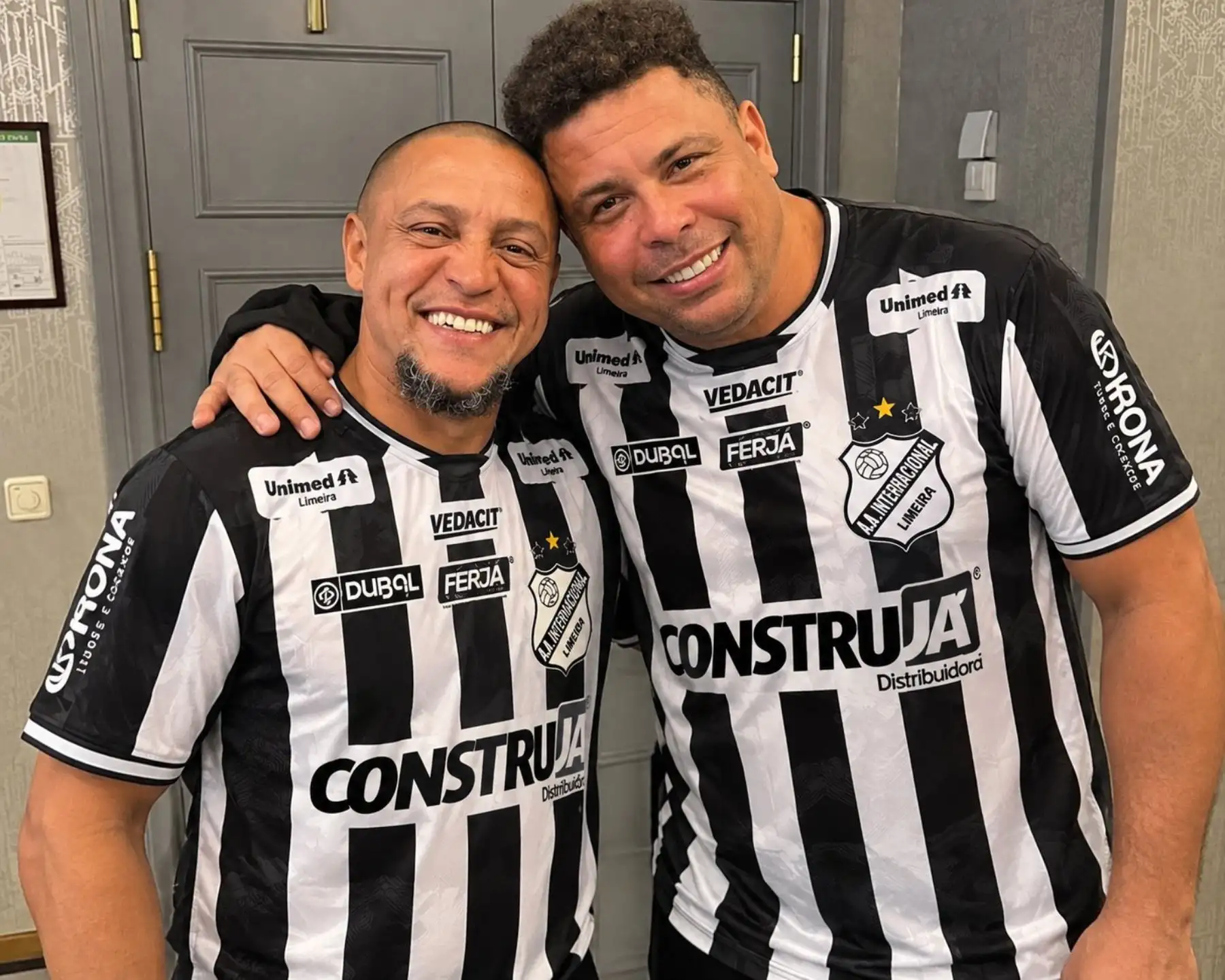 Ronaldo y Roberto Carlos compran pequeño club de la tercera división de Brasil