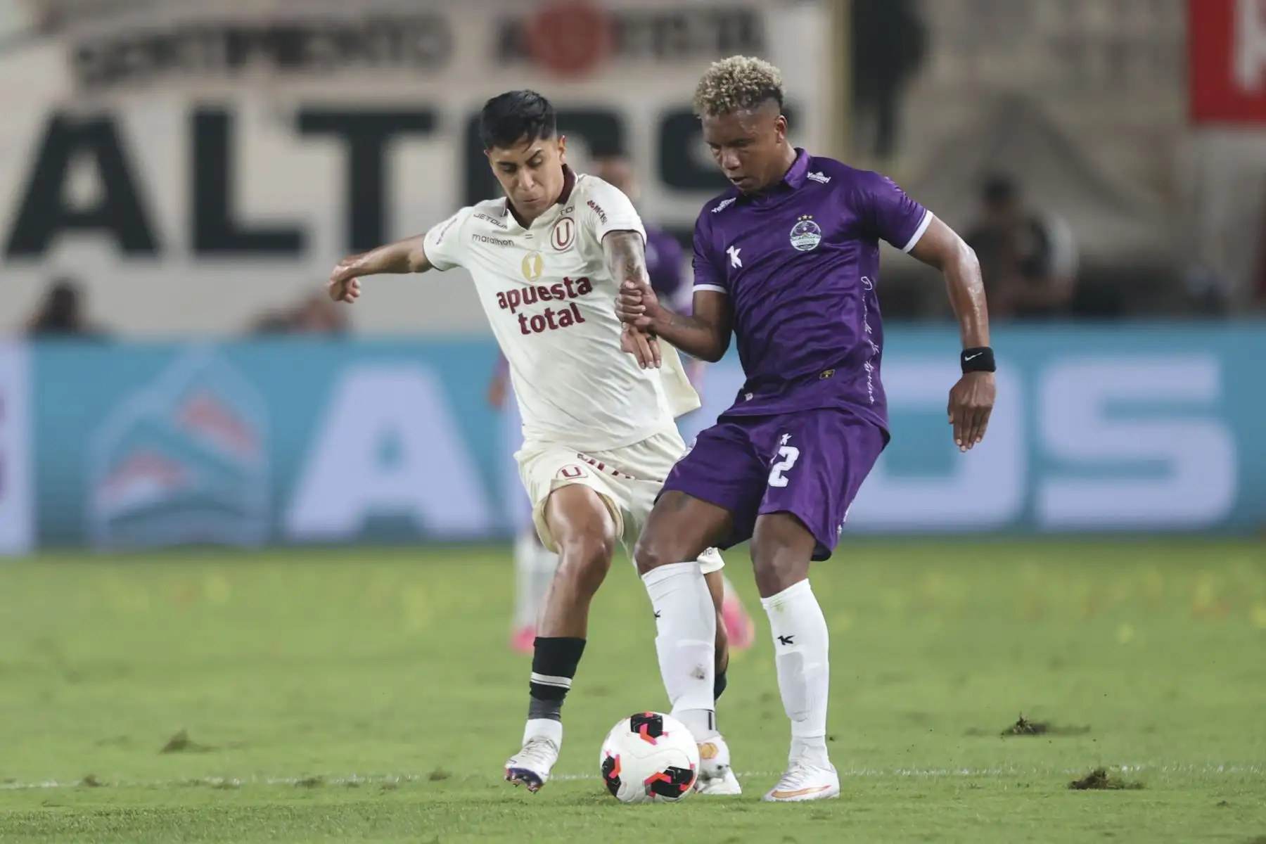 Universitario y Comerciantes Unidos se dividen puntos al empatar 2-2 en el Monumental