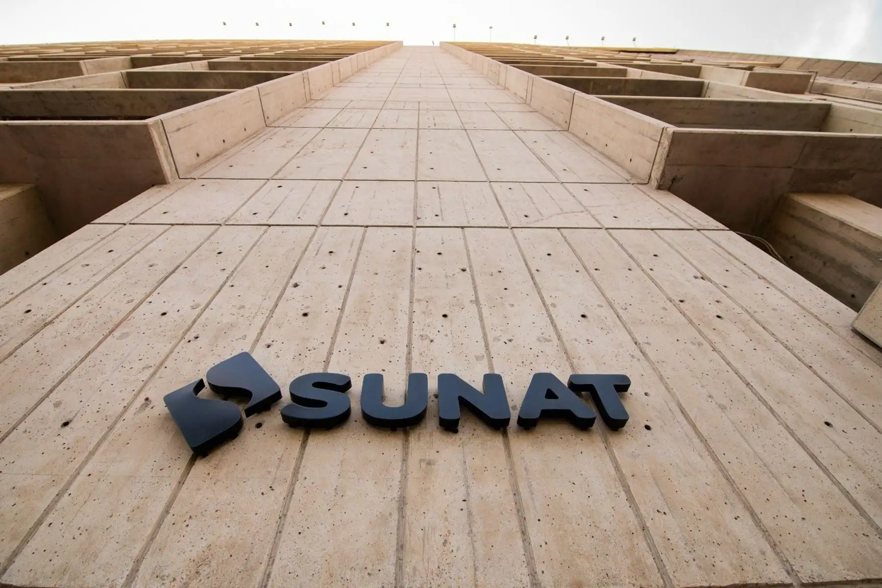 Sunat: César Luna Victoria es ratificado como superintendente