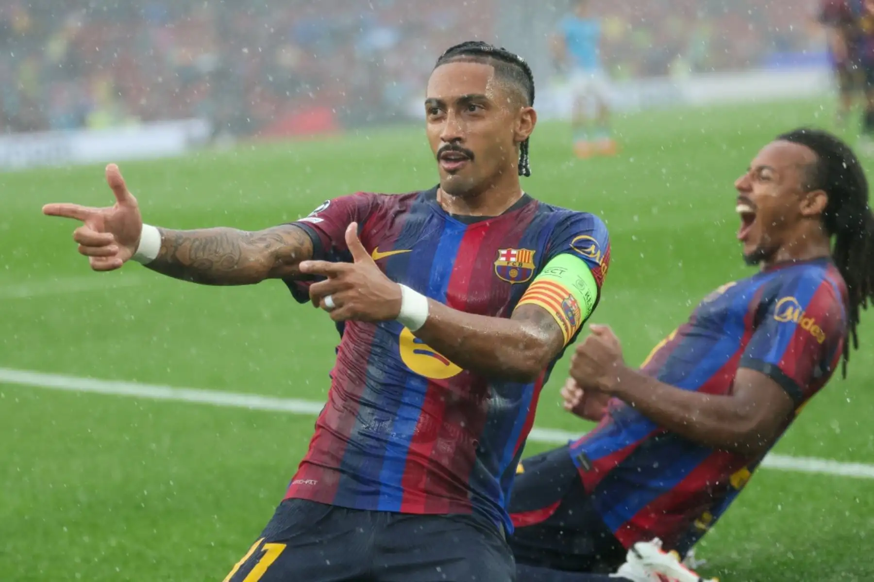 Raphinha lidera el festival de goles del Barça en la paliza de 5-1 ante al Feyenoord