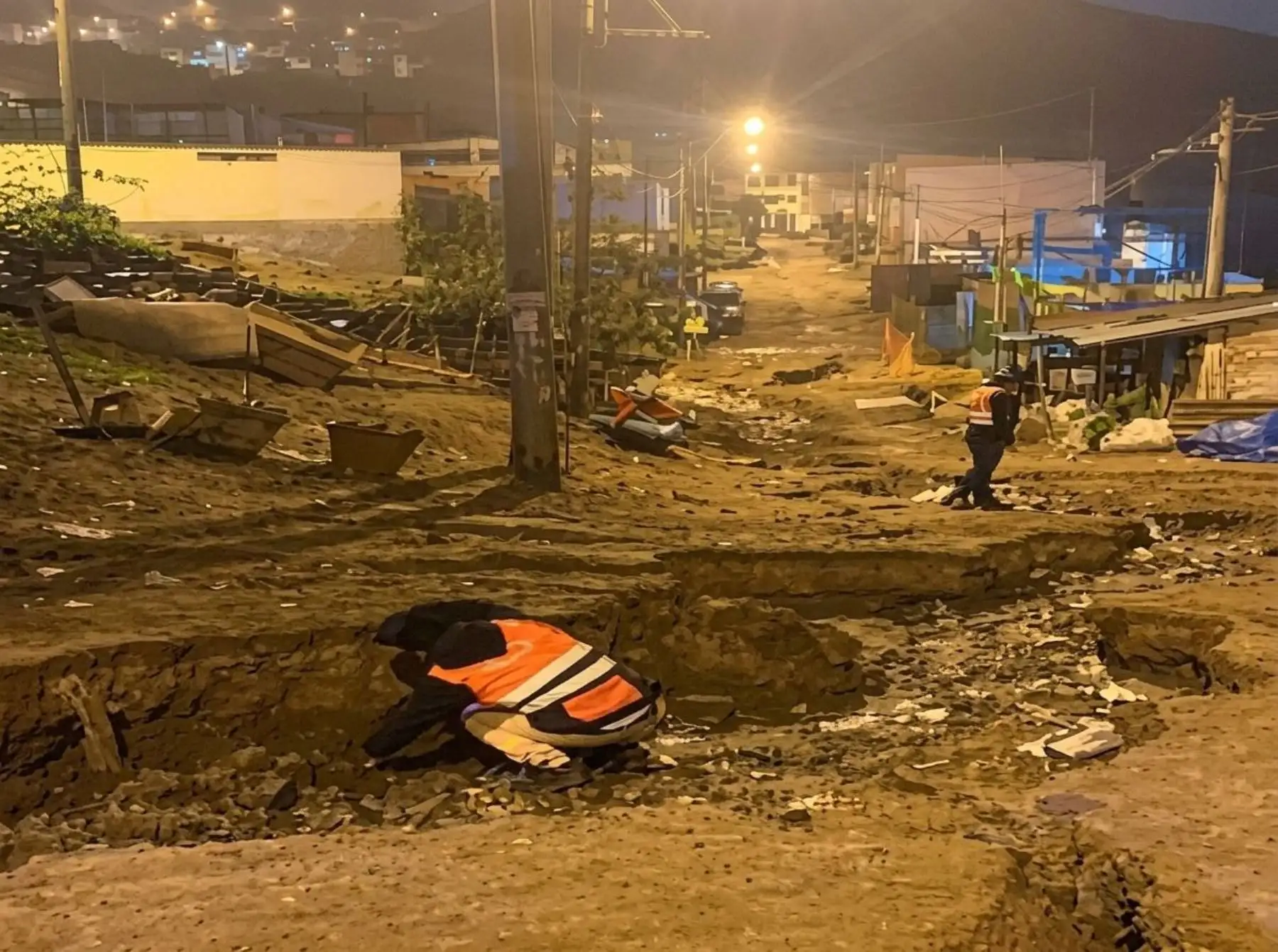 Villa María del Triunfo: lluvias generaron corriente de agua que afectó seis viviendas