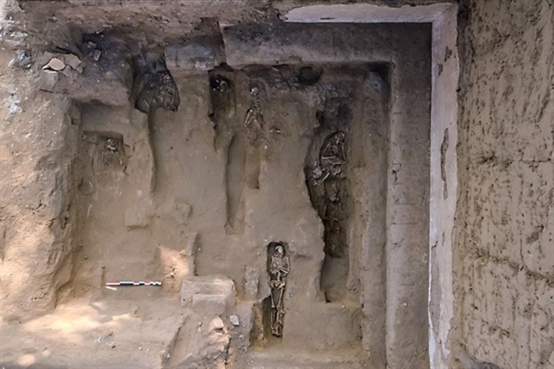 Descubren entierros en iglesia colonial de Pacasmayo destruida por un terremoto en 1619