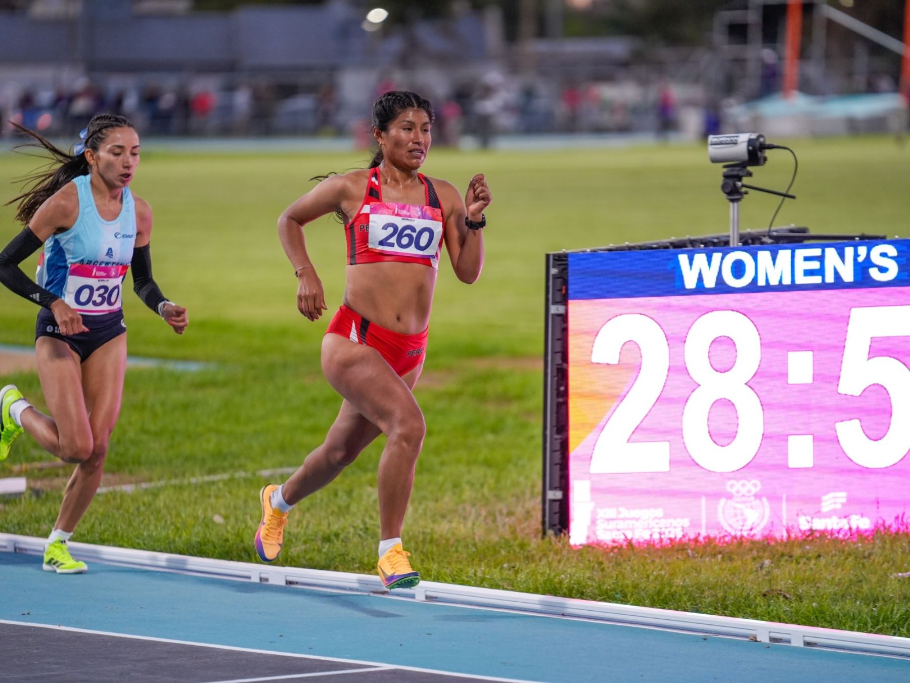 Luz Mery Rojas brilló en Santa Fe 2026 y puso al atletismo peruano en el podio