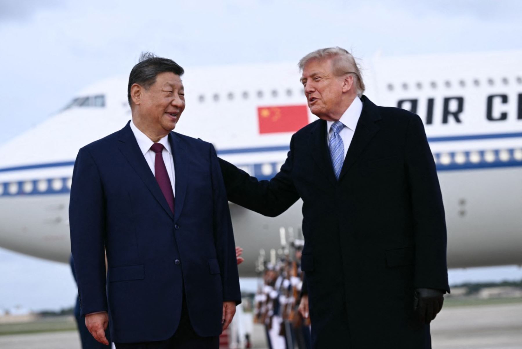 Estados Unidos y China acuerdan extender su tregua comercial hasta el 10 de enero