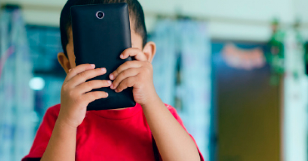 Unión Europea plantea prohibir el uso de redes sociales a menores de 13 años