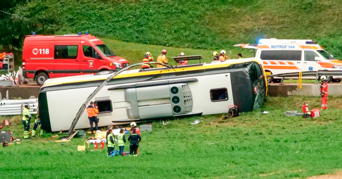 Volcadura de autobús turístico dejó al menos cinco muertos y 40 heridos: Investigan accidente en Suiza