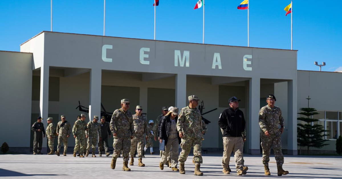 Arequipa: ministro de Defensa supervisa helicópteros que apoyarán respuesta ante El Niño