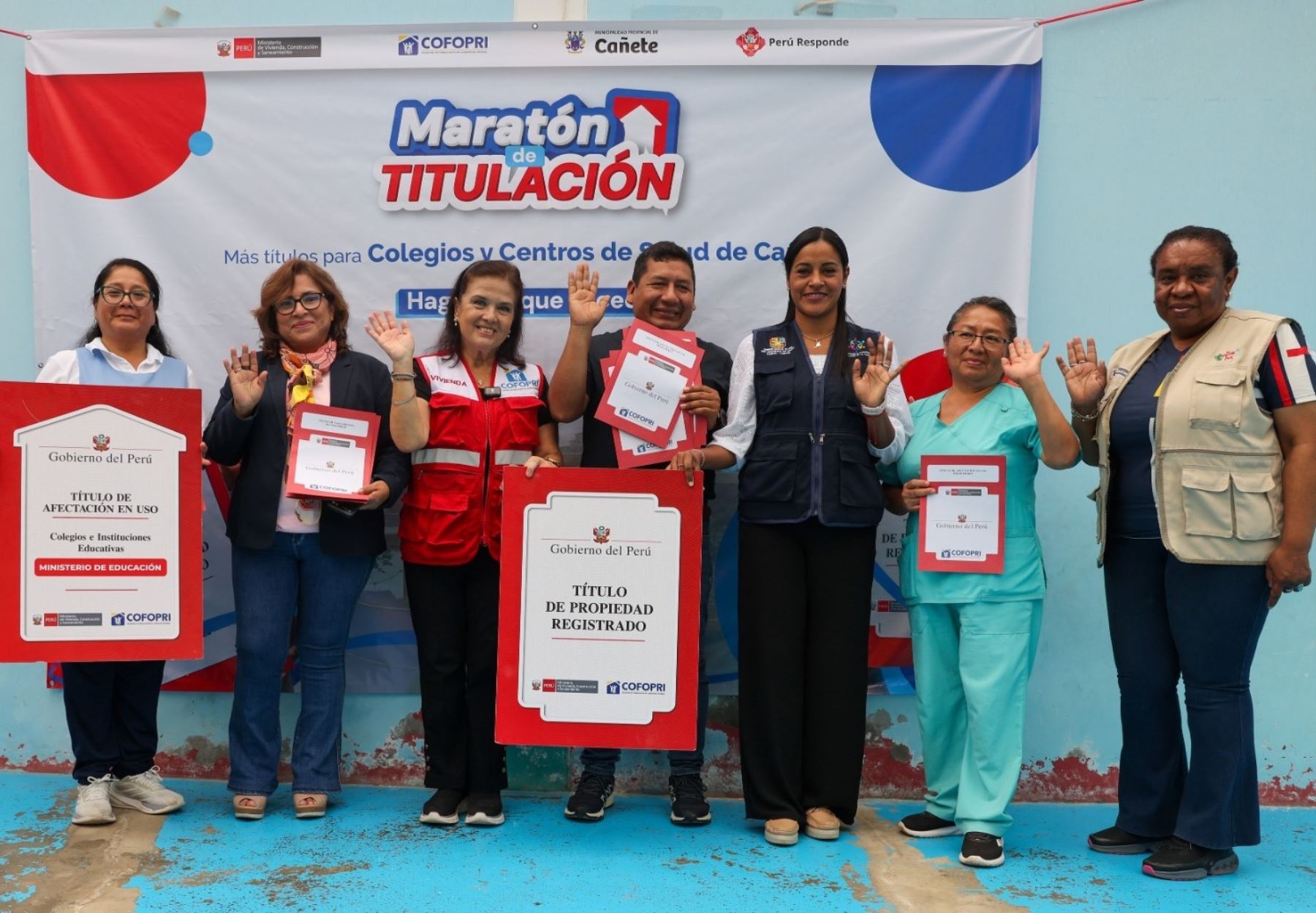 Pobladores de Cañete y Mala reciben 24 títulos que formalizan la propiedad de sus predios