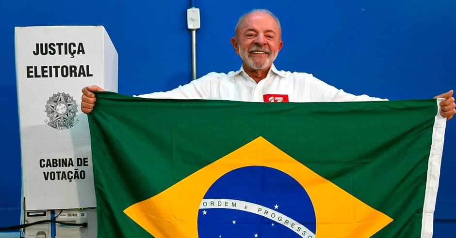 Lula da Silva emite su voto en la segunda vuelta en Brasil: «voy a votar agradecido al pueblo brasileño»