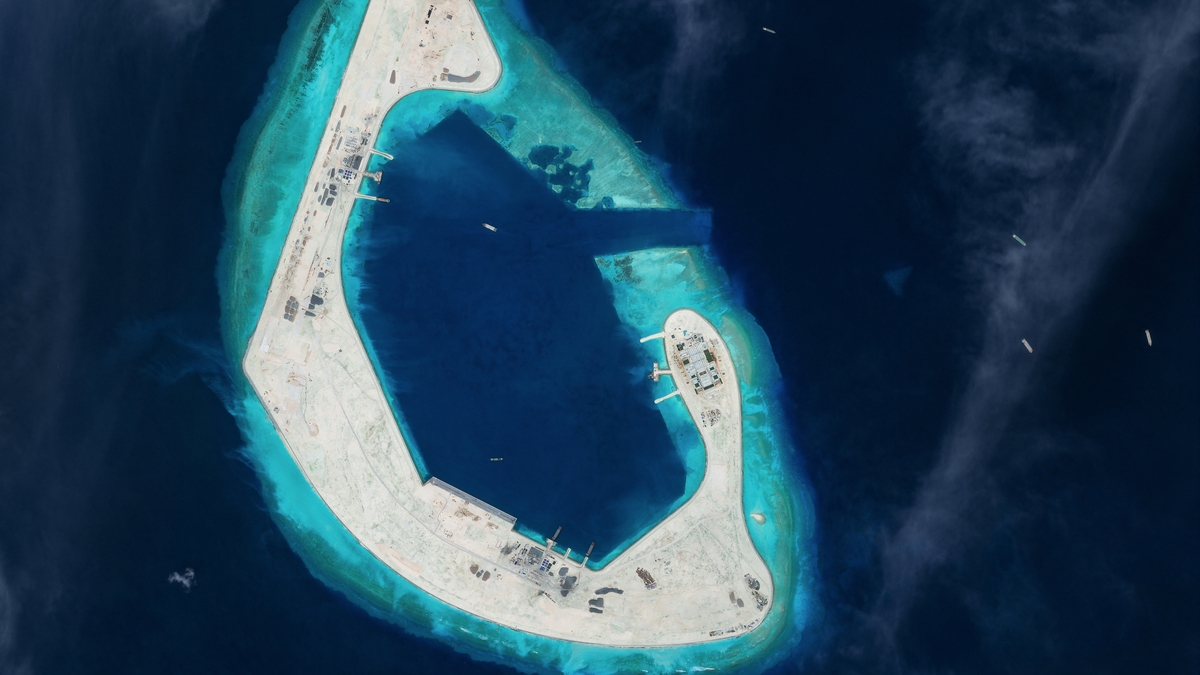 China intensifica la construcción en el arrecife Antelope, en el mar Meridional