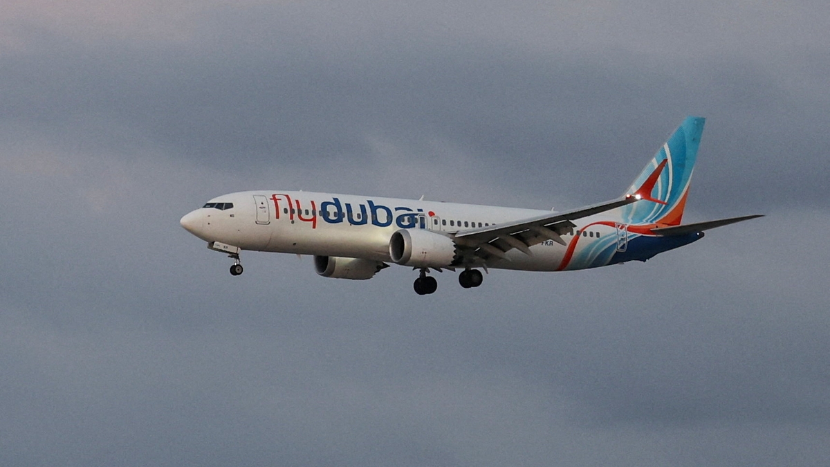 El copiloto de FlyDubai que casi provocó un accidente aéreo tenía antecedentes de inhabilitación por posibles posiciones extremistas